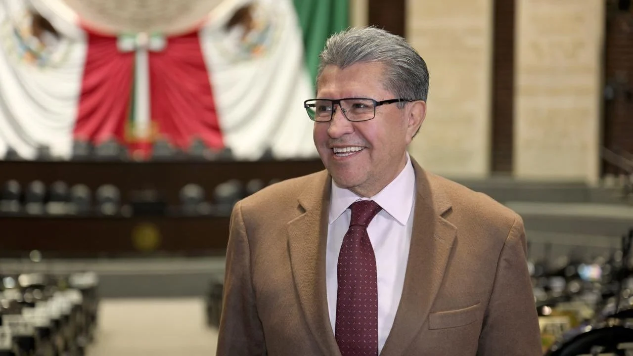 Propone Monreal prohibir bebidas energizantes a menores