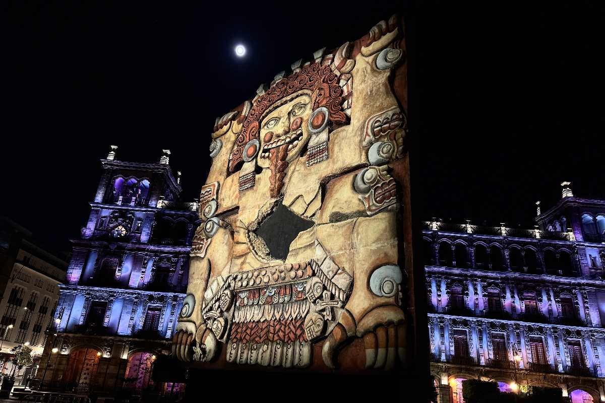 Exhibe CDMX réplicas monumentales en el Zócalo para conmemorar a Tenochtitlan