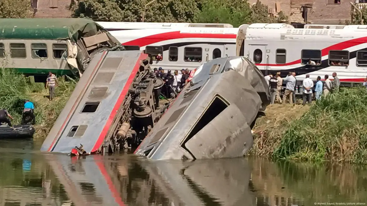 Descarrila tren en Egipto: tres muertos y 94 heridos en ruta a El Cairo
