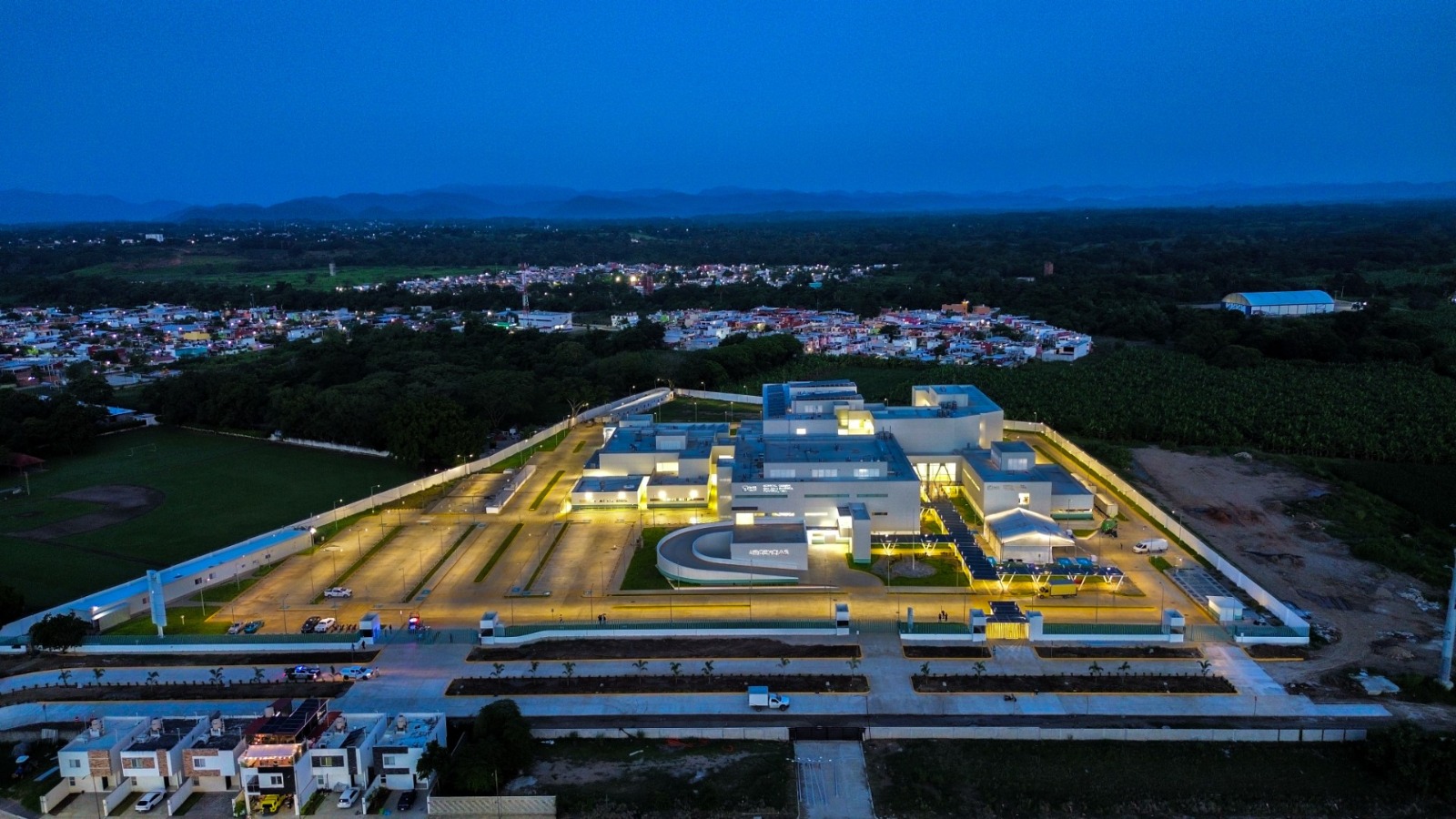 Gobierno de México inaugura hospital de Tuxtepec, construido con recursos del avión presidencial