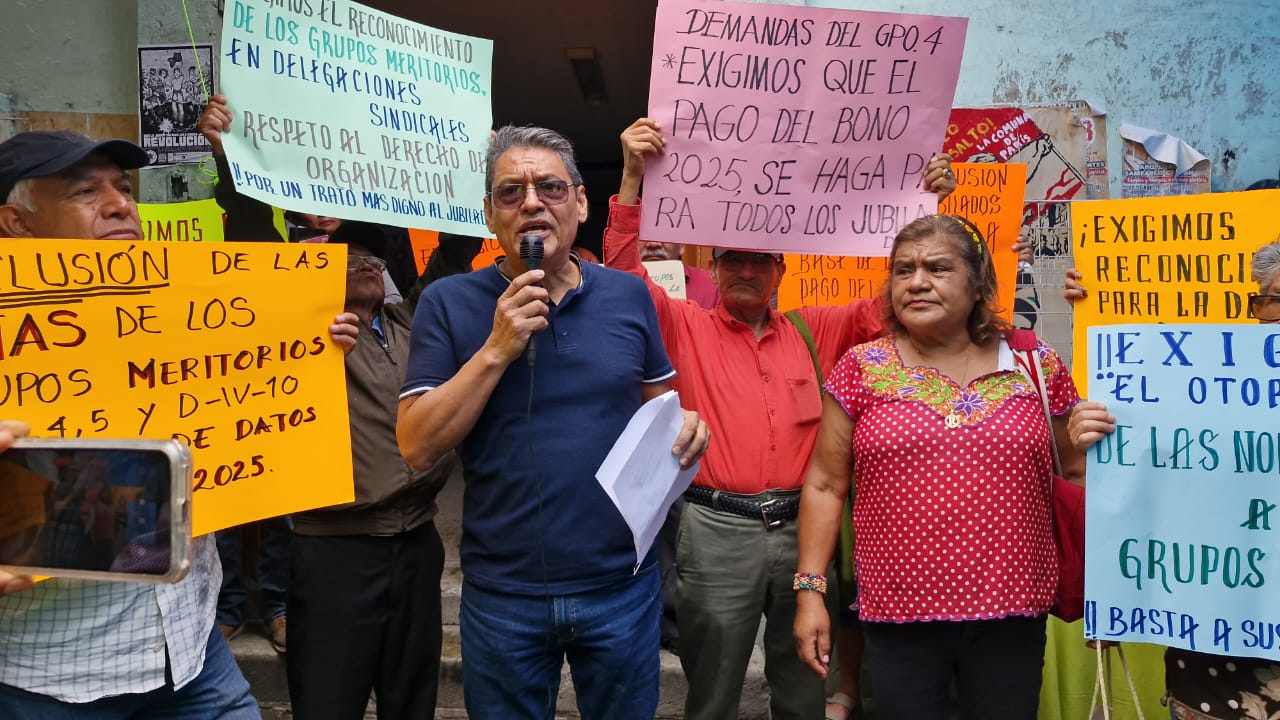 Exigen jubilados de Sección XXII inclusión de 792 agremiados en bono 2025