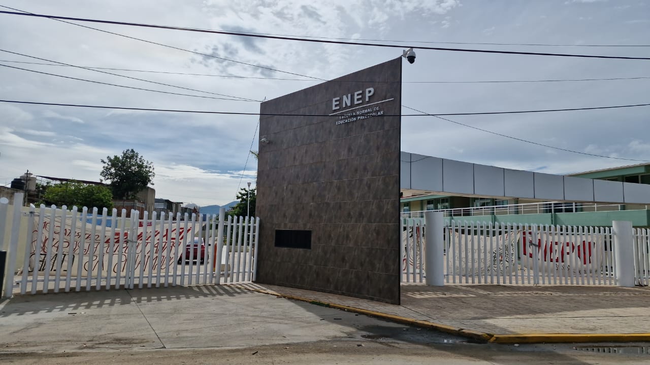 Mantienen normalistas toma de la ENEPO y la ENEE; sin petitorio ni movilizaciones hasta ahora