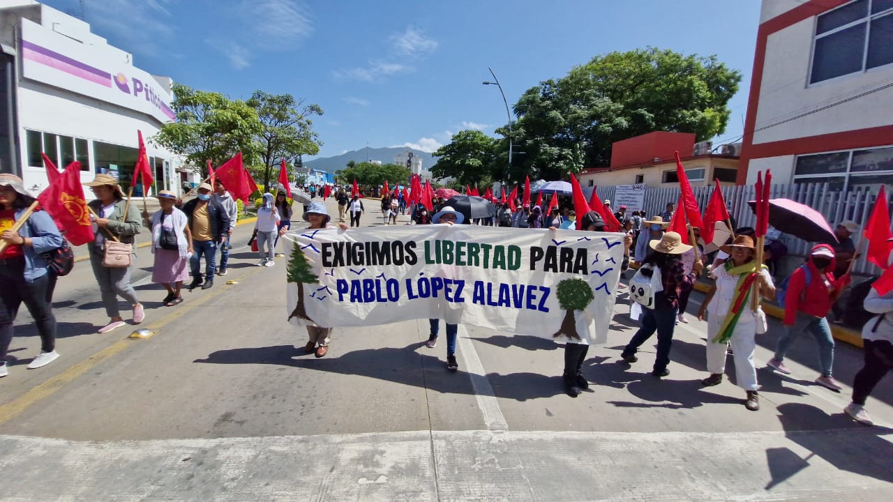 Exigen organizaciones liberación de Pablo López Alavés en marcha oaxaqueña