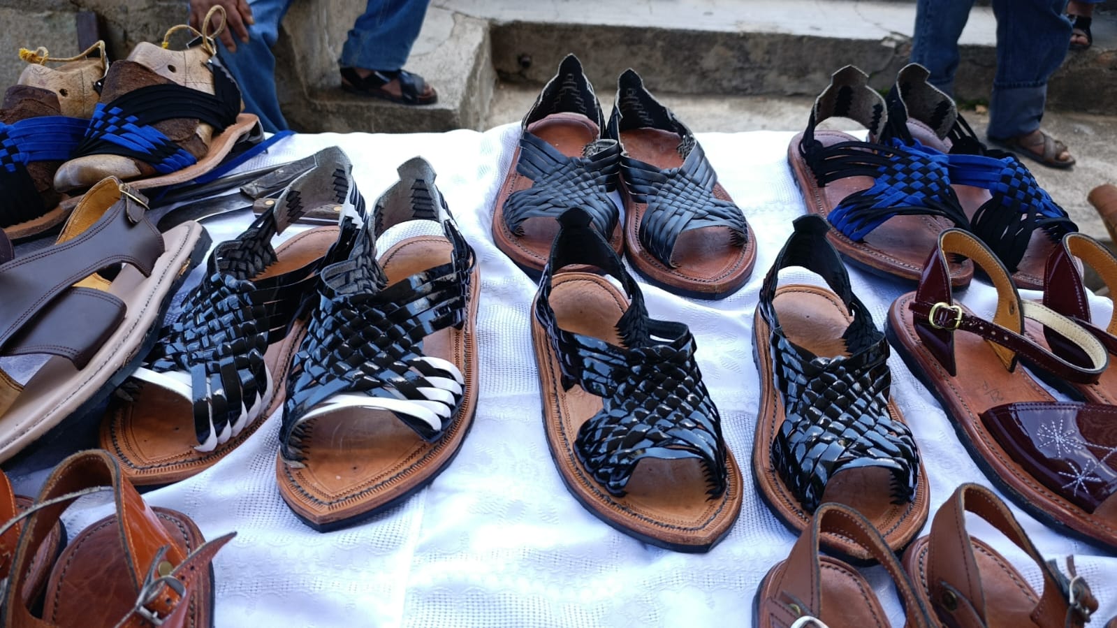 Ofrece Adidas disculpas a artesanos de Yalalág