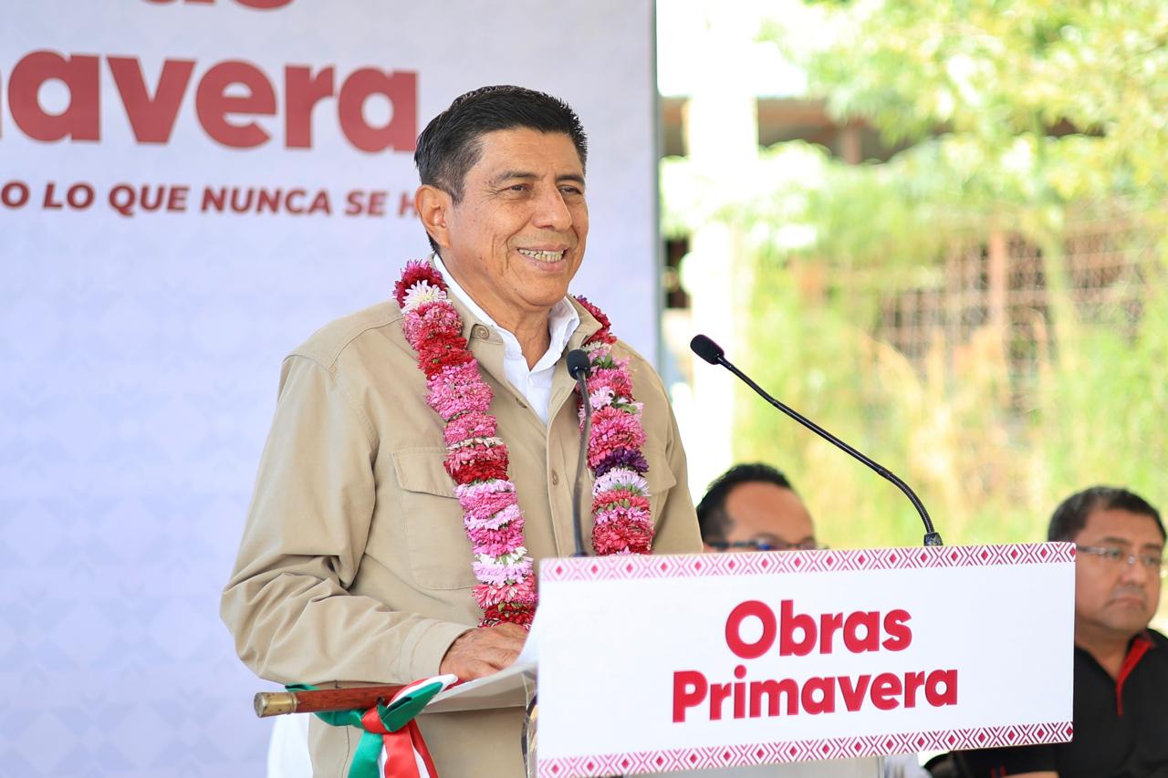 Inaugura Salomón Jara carretera en San Pablo Huitzo y arranca construcción de planta de tratamiento de agua