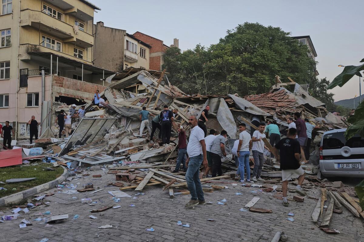 Sacude sismo de magnitud 6.1 a Balikesir y Estambul en Turquía