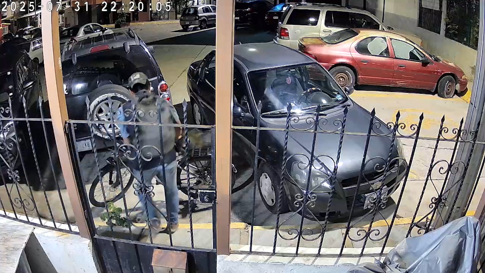 Captan a sujeto robando bicicleta en el Infonavit 1º de Mayo