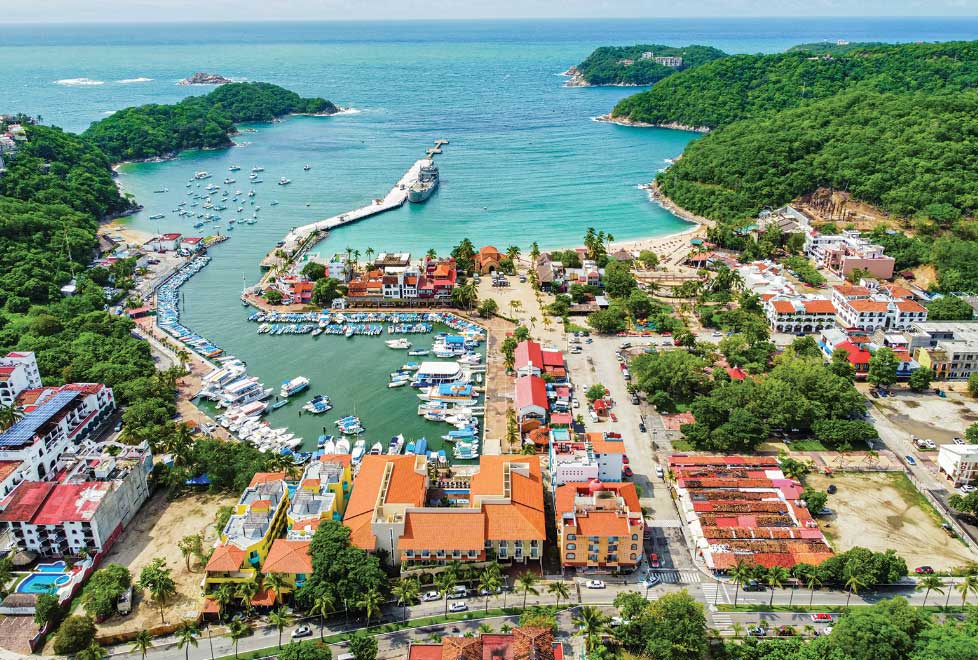 Autoridades llaman a frenar asentamientos irregulares en Bahías de Huatulco