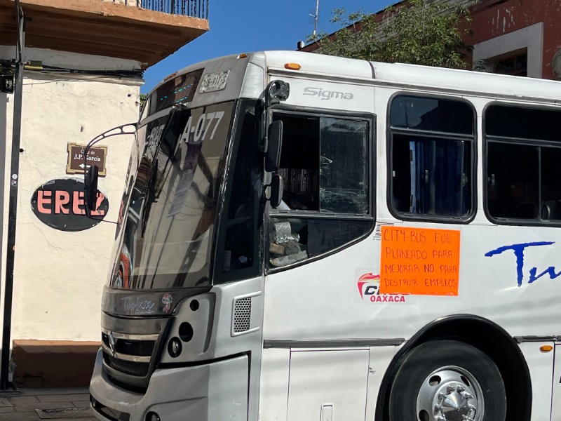 Manifiestan transportistas oaxaqueños exigencia de diálogo por reforma a Ley de Movilidad