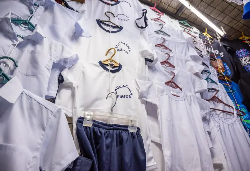 Inicia entrega de apoyos para uniformes escolares en Oaxaca