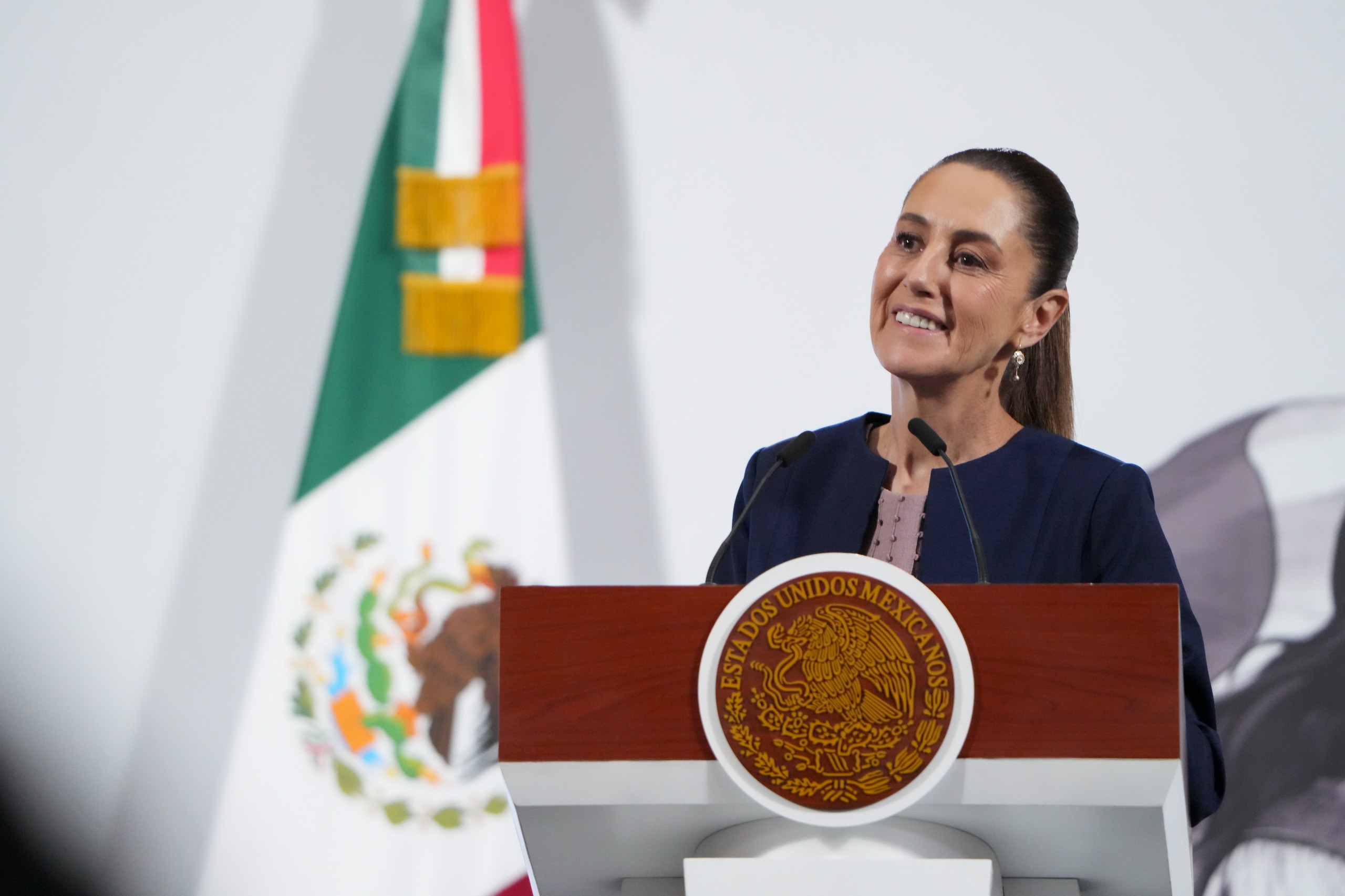 Garantiza Sheinbaum austeridad sin alzas a sueldos de funcionarios en 2026
