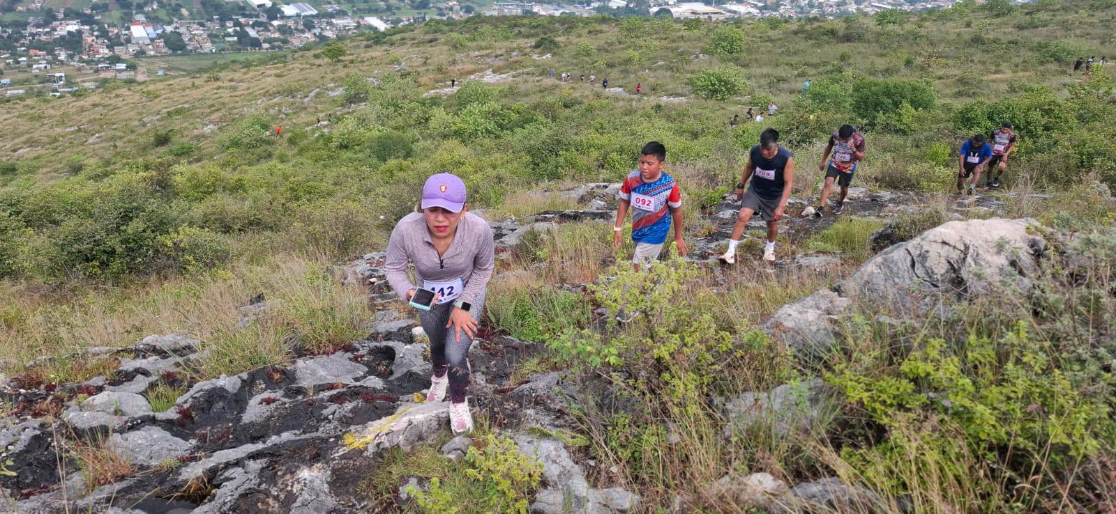 Recorren atletas paisajes de altura en San Agustín de las Juntas