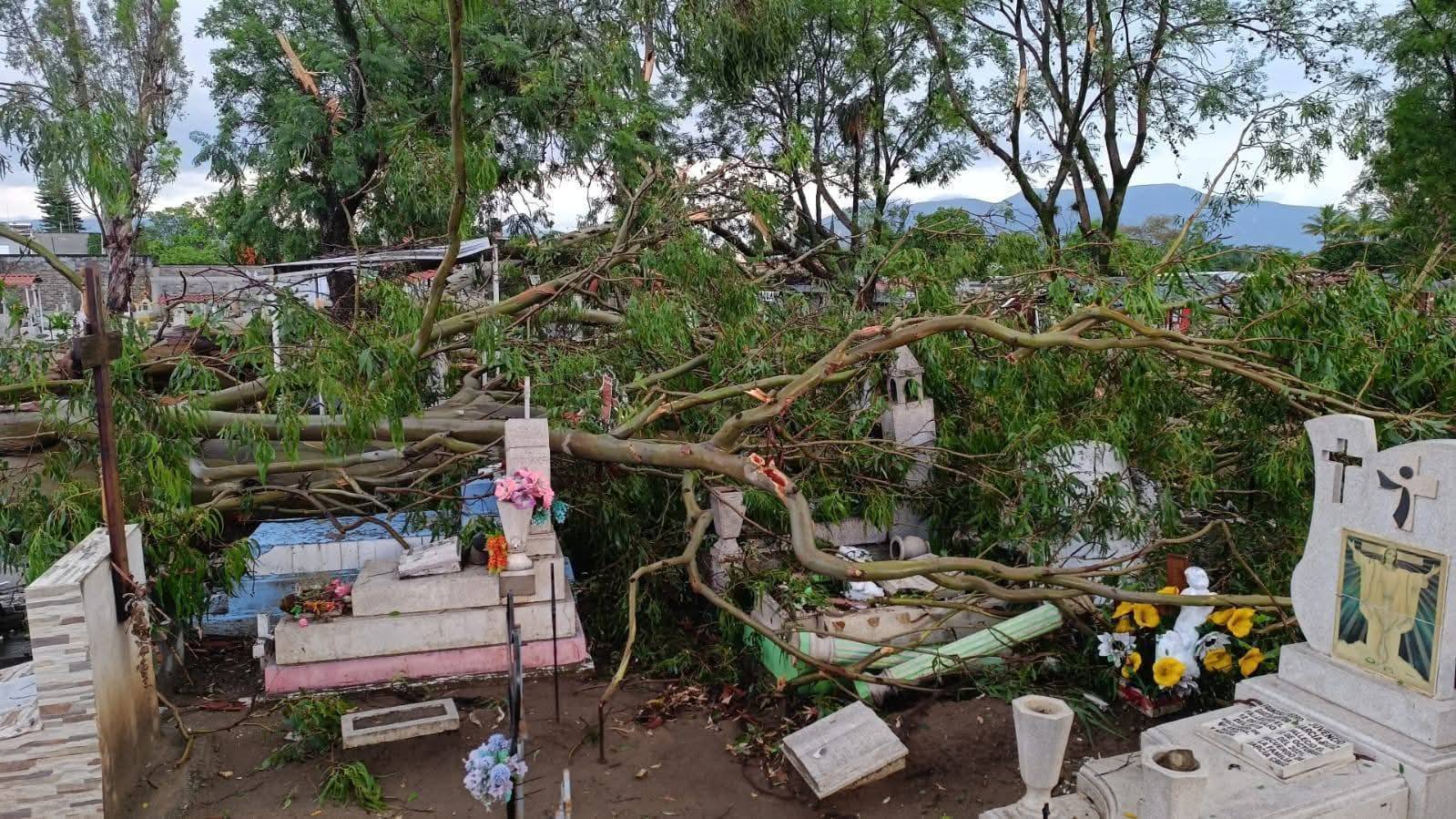 Provoca fuerte tormenta daños materiales en Ejutla de Crespo