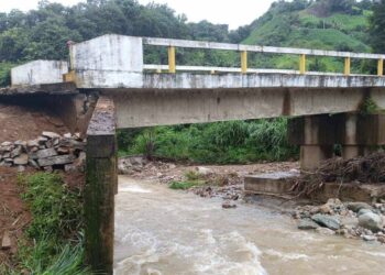 Alertan sobre riesgo de colapso del puente Piedra Virgen en San Agustín Loxicha
