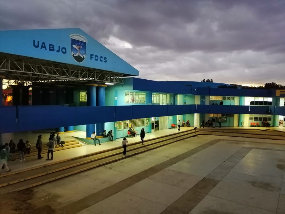 Suspenden clases en la Facultad de Derecho de la UABJO tras riña que dejó un lesionado
