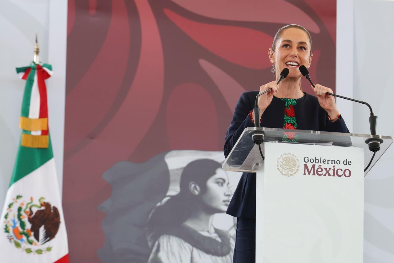 Duplica México médicos especialistas, destaca Sheinbaum