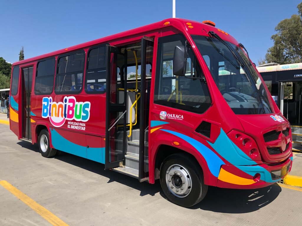 Presenta Oaxaca su renovado sistema de transporte BinniBus con raíces zapotecas