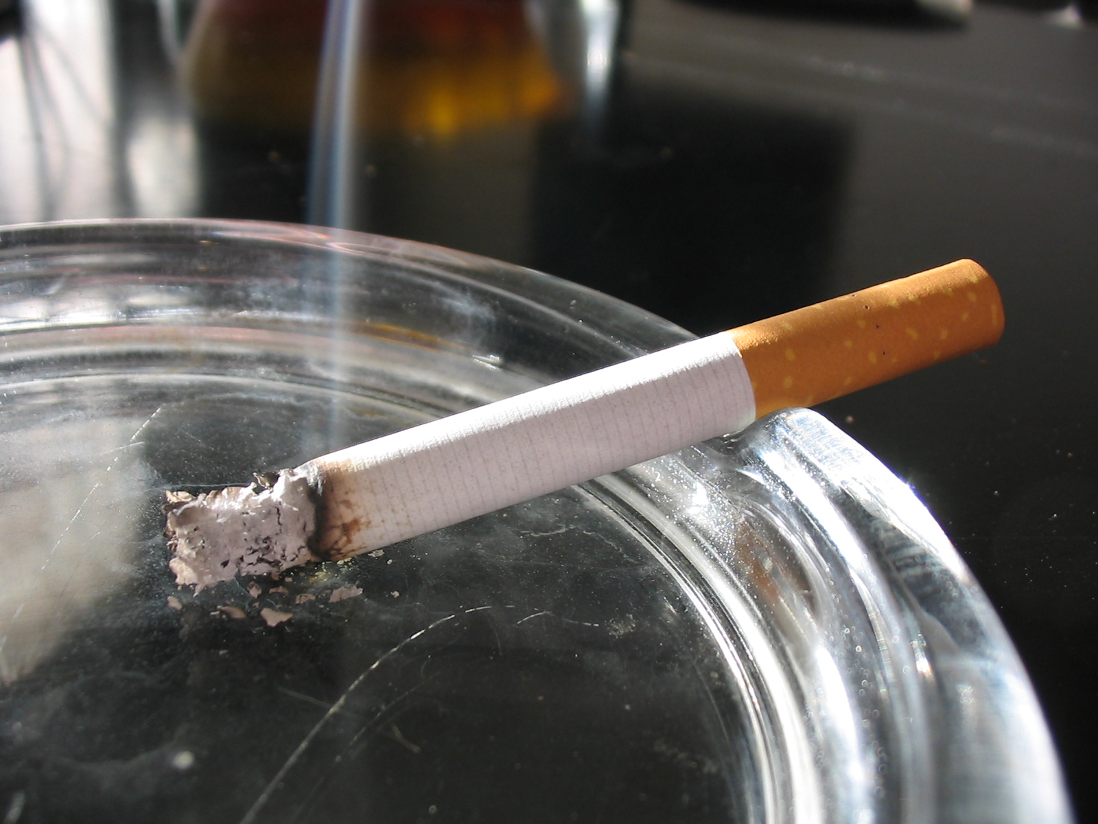 Alertan comerciantes sobre incremento del contrabando por alza en impuestos a cigarros