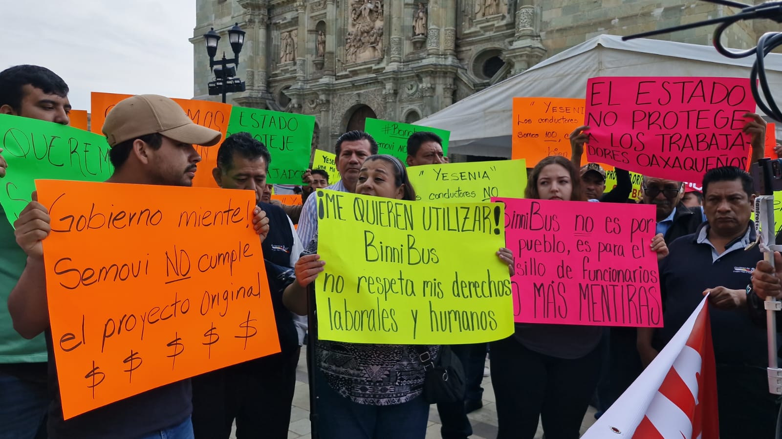 Protestan transportistas oaxaqueños contra exclusión en nuevo sistema BinniBus