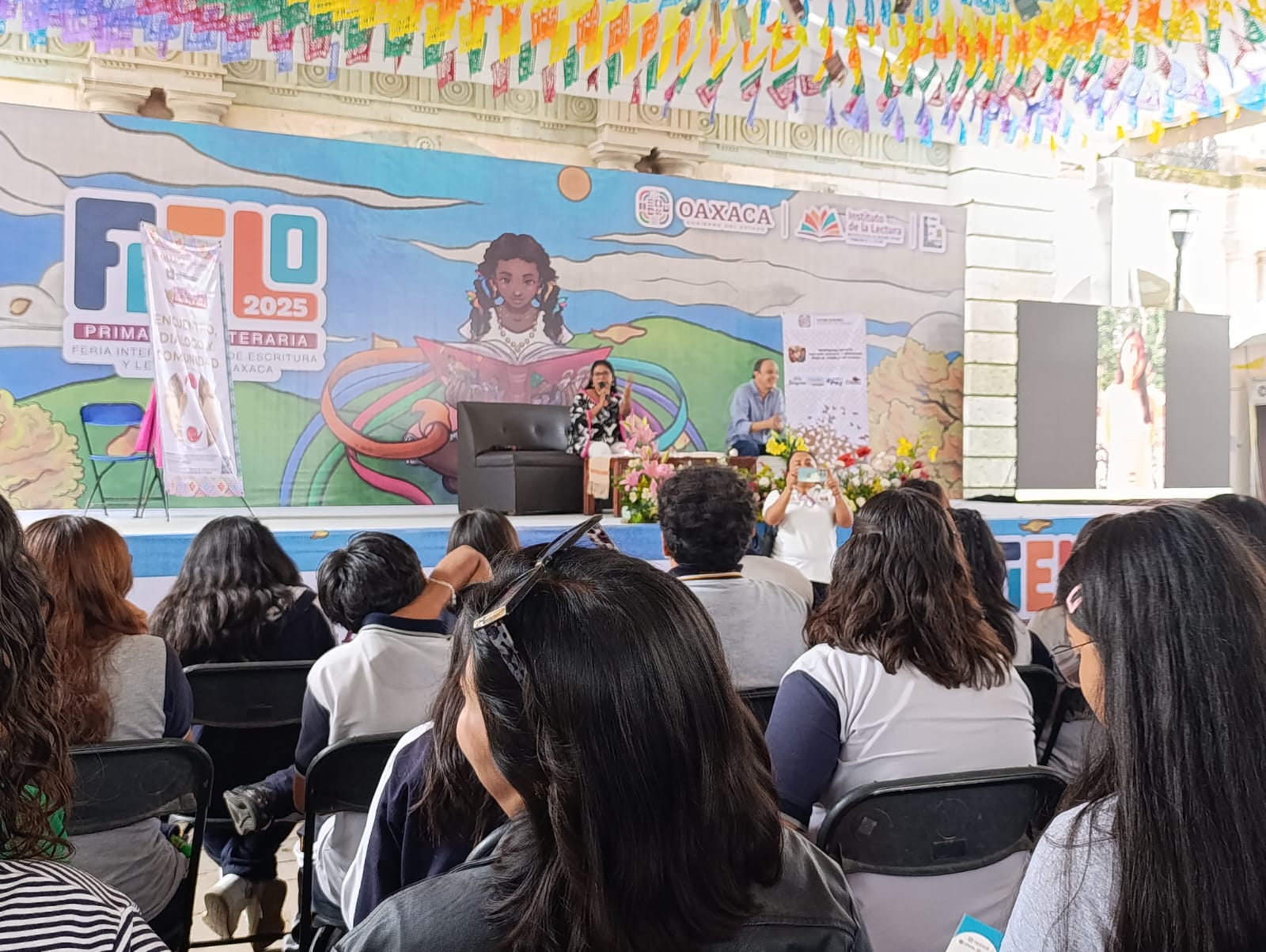 Conversan sobre el lenguaje como herramienta de paz en la FIELO 2025