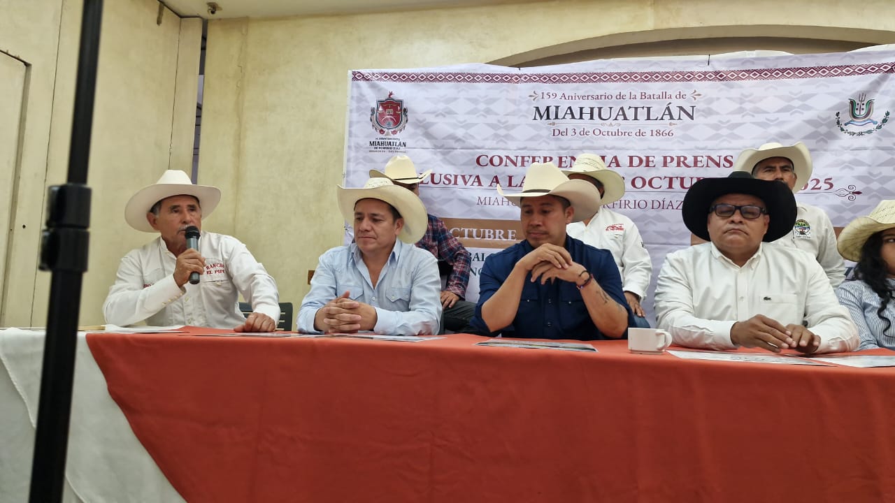 Presenta alcalde de Miahuatlán programa de fiestas octubrinas