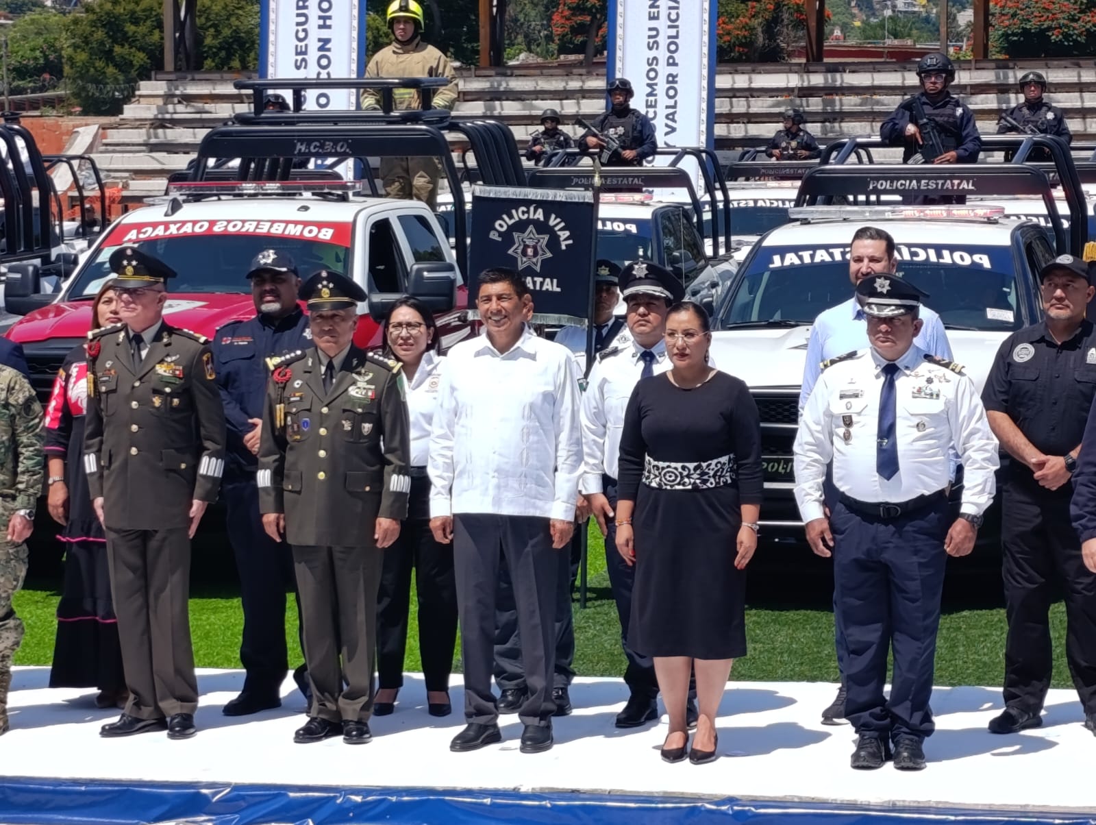 Entrega Salomón Jara armamento y vehículos para reforzar seguridad en Oaxaca