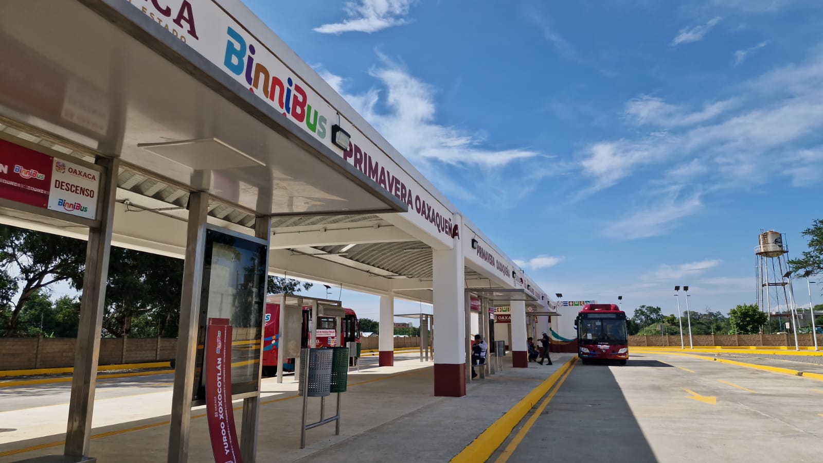 Realizan pruebas finales unidades del BinniBus en la terminal de Santa Cruz Xoxocotlán