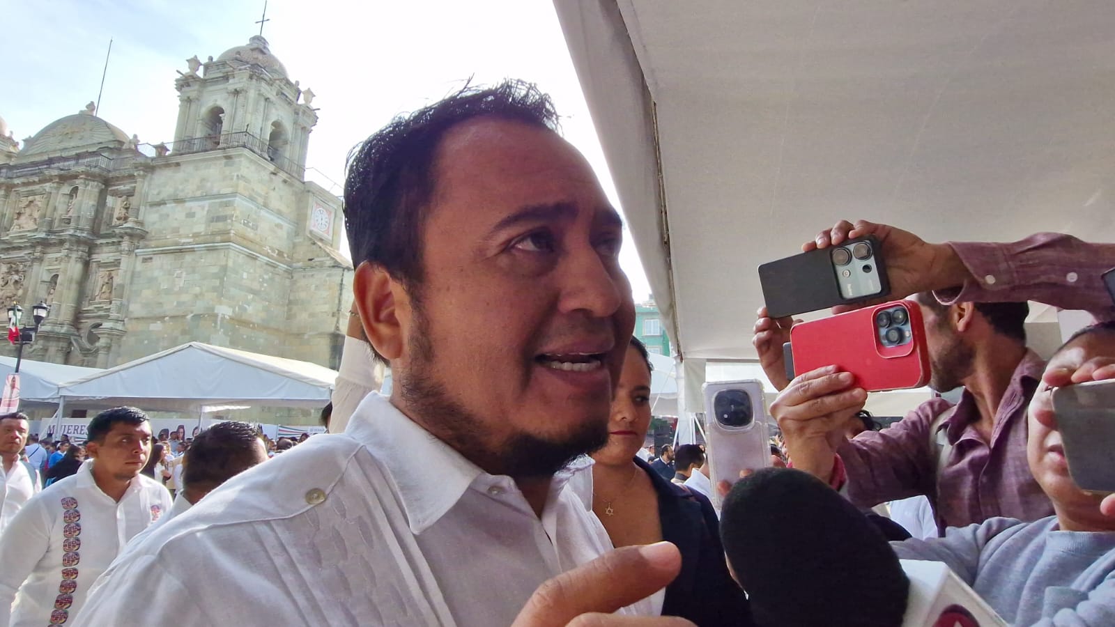 Expone IEEPO queja de jóvenes por inscripción en normales y asegura atención a recomendaciones