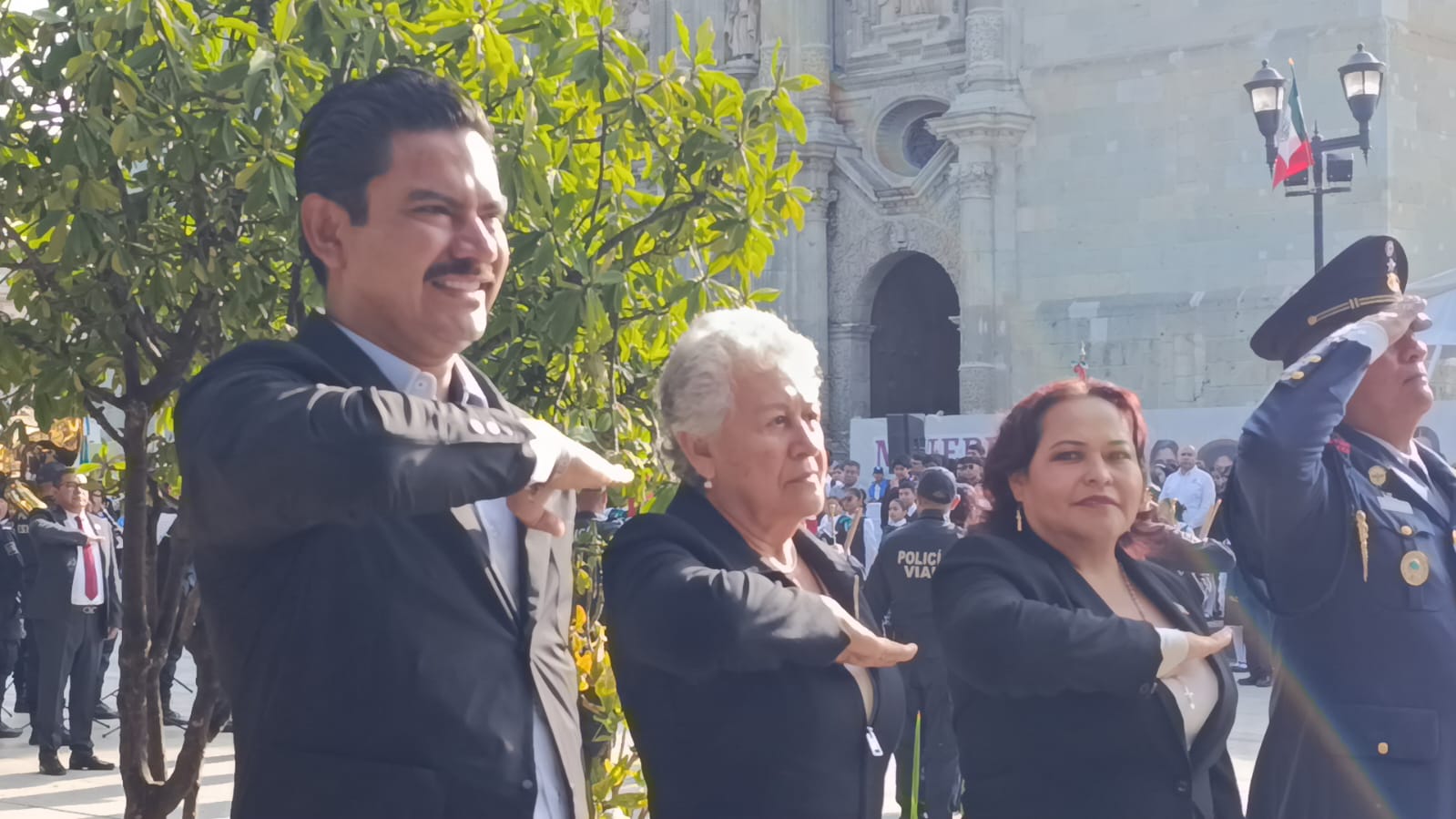 Encabeza Raymundo Chagoya izamiento por el 215 aniversario patrio