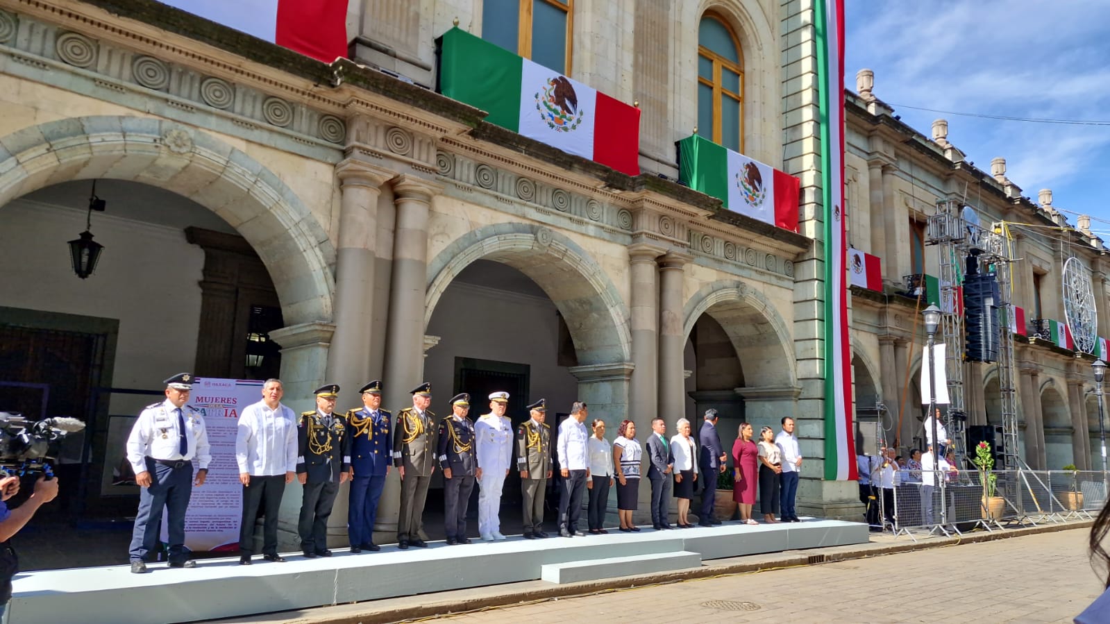 Oaxaca conmemora el CCXV Aniversario de la Independencia con desfile cívico-militar