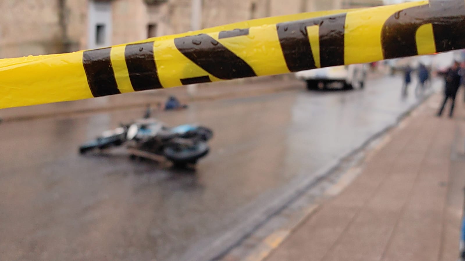 Muere motociclista atropellado por urbano en Tinoco y Palacios