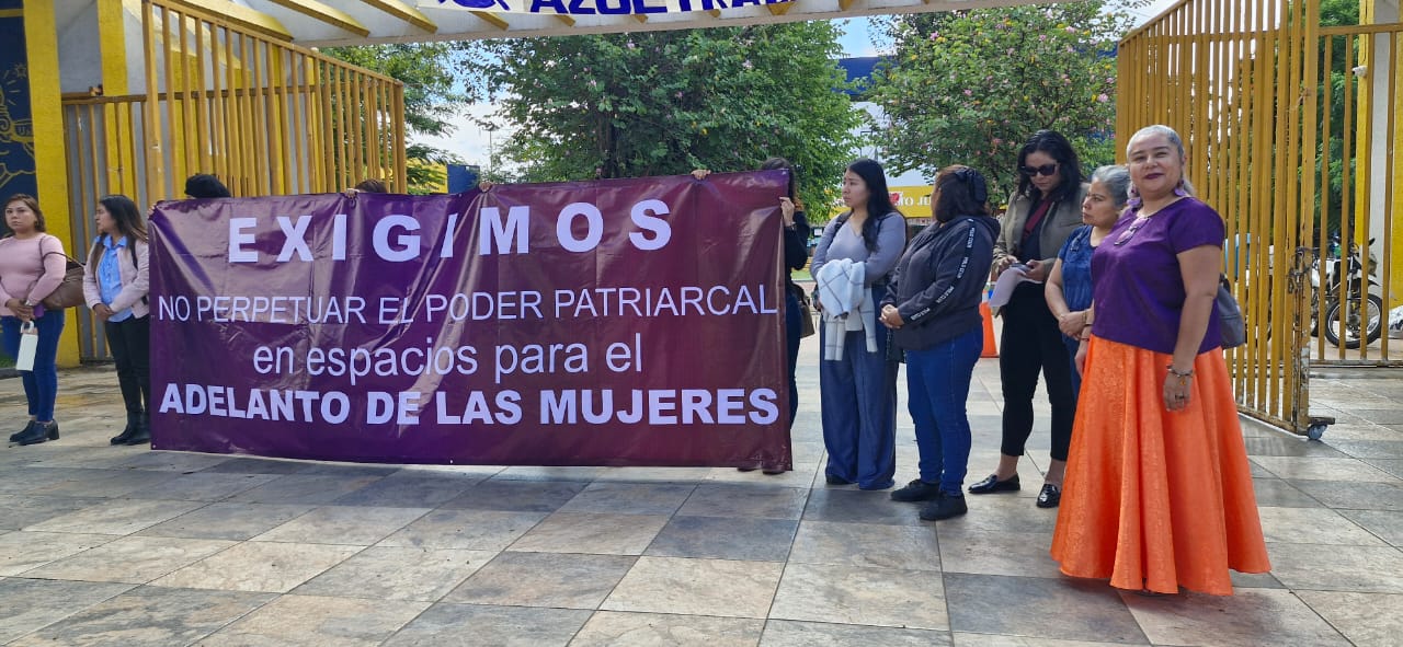 Exigen feministas liderazgo femenino en dirección de equidad de la UABJO