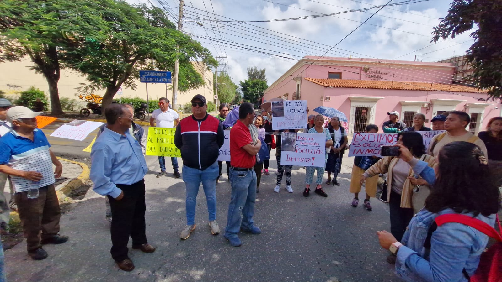 Protestan habitantes de Casa blanca contra contaminación por aguas negras