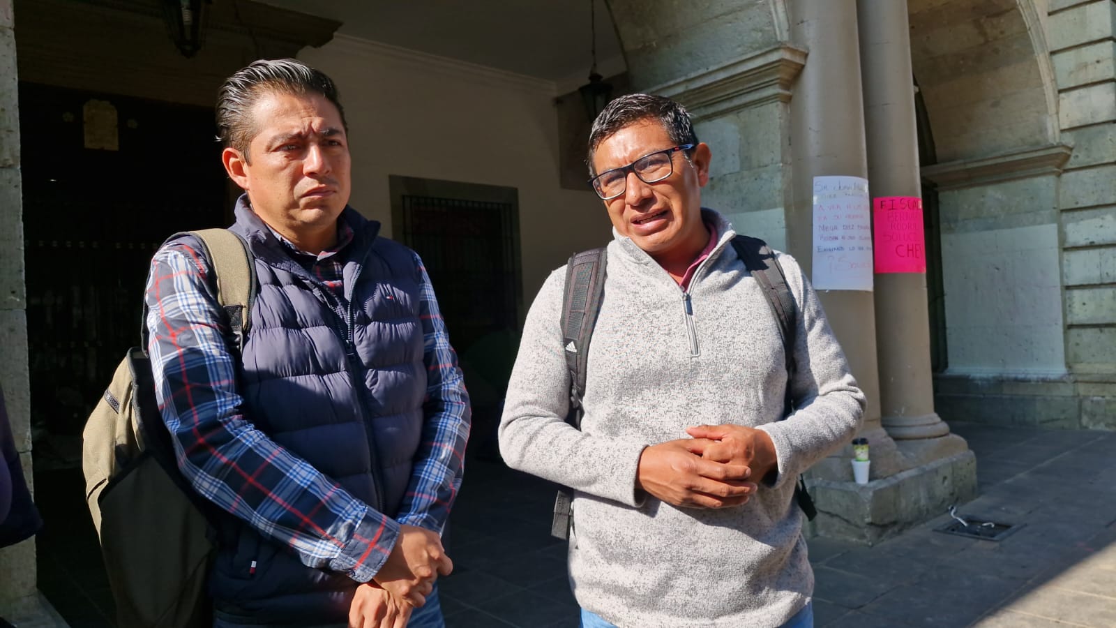 Protestan defraudados por empresa Chevrolet en Palacio de Gobierno