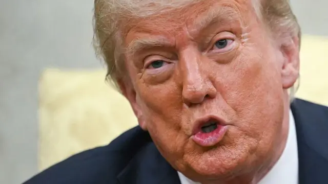 Derriba Trump aviones venezolanos que amenacen naves de EE UU