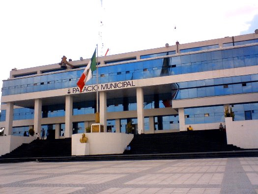 Acusan cobro de diezmo a empleados en Naucalpan