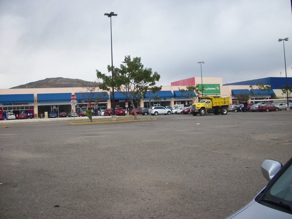 Persisten los robos de vehículos en Plaza Bella; reportan nueva unidad sustraída