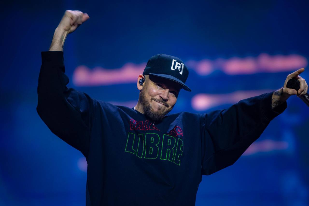 Residente convierte el Zócalo de CDMX en tribuna por Palestina Libre