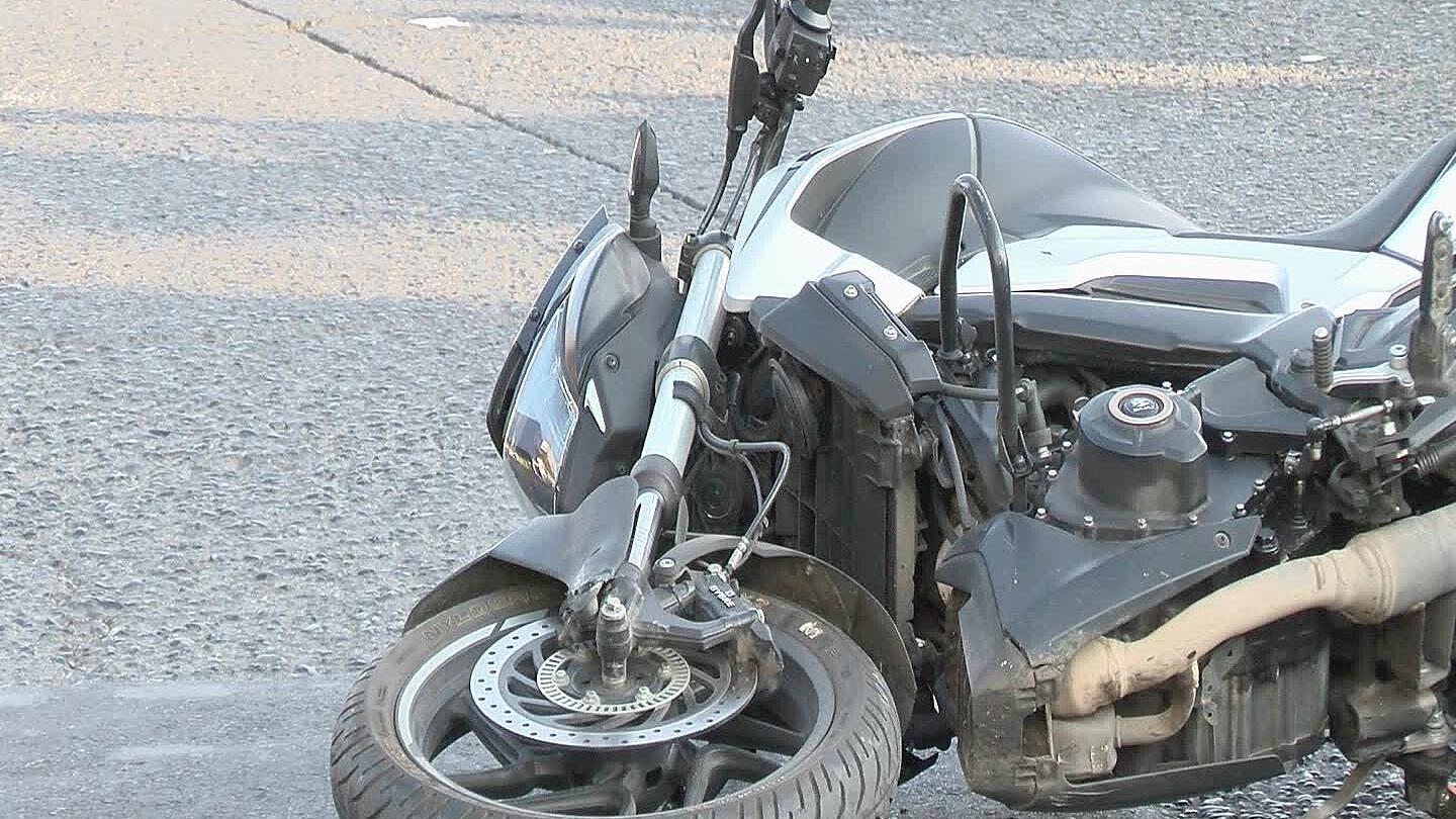 Arrolla camión a familia en motocicleta en Yatareni