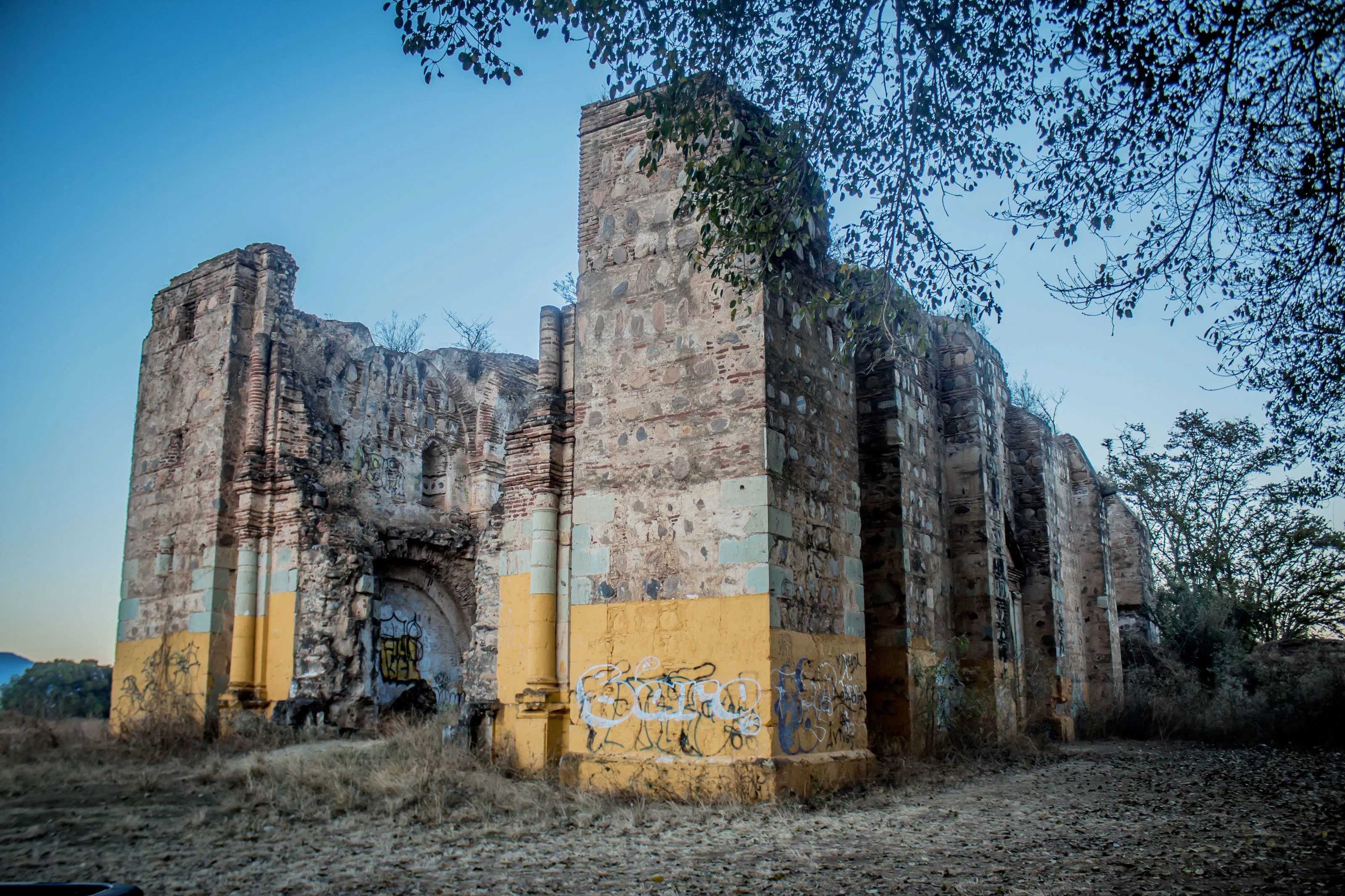 Atrae visitantes templo del siglo XVII abandonado por fallas y fuerzas sobrenaturales