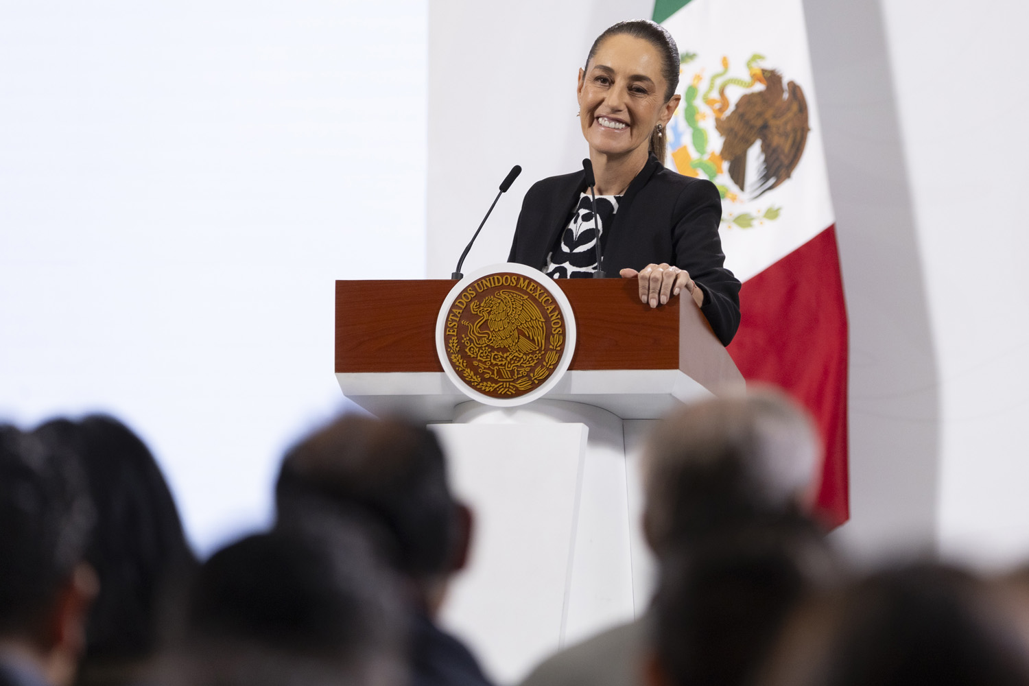 Exige Sheinbaum respeto constitucional a transitorio de amparo