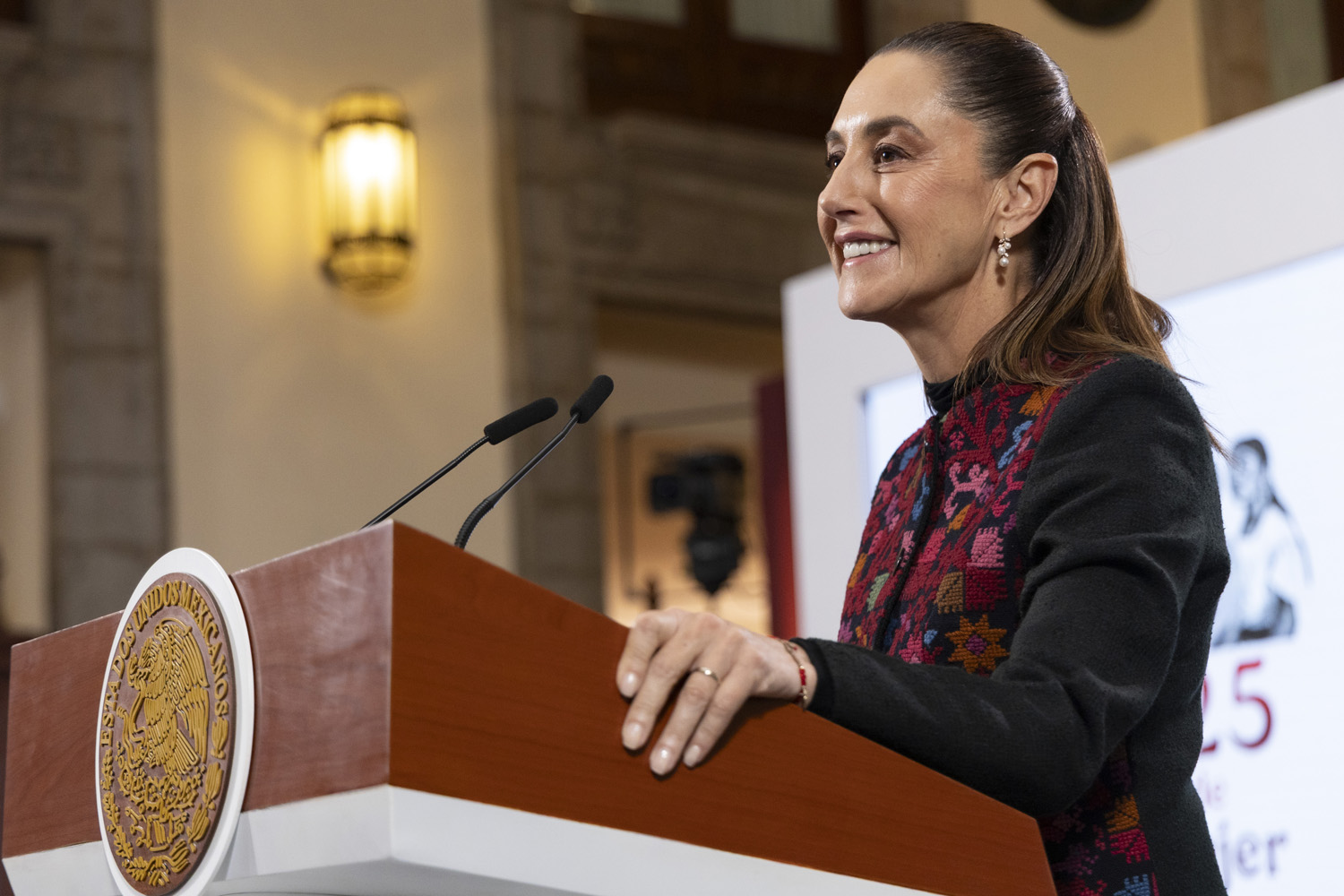 Anuncia Sheinbaum que su libro está en imprenta