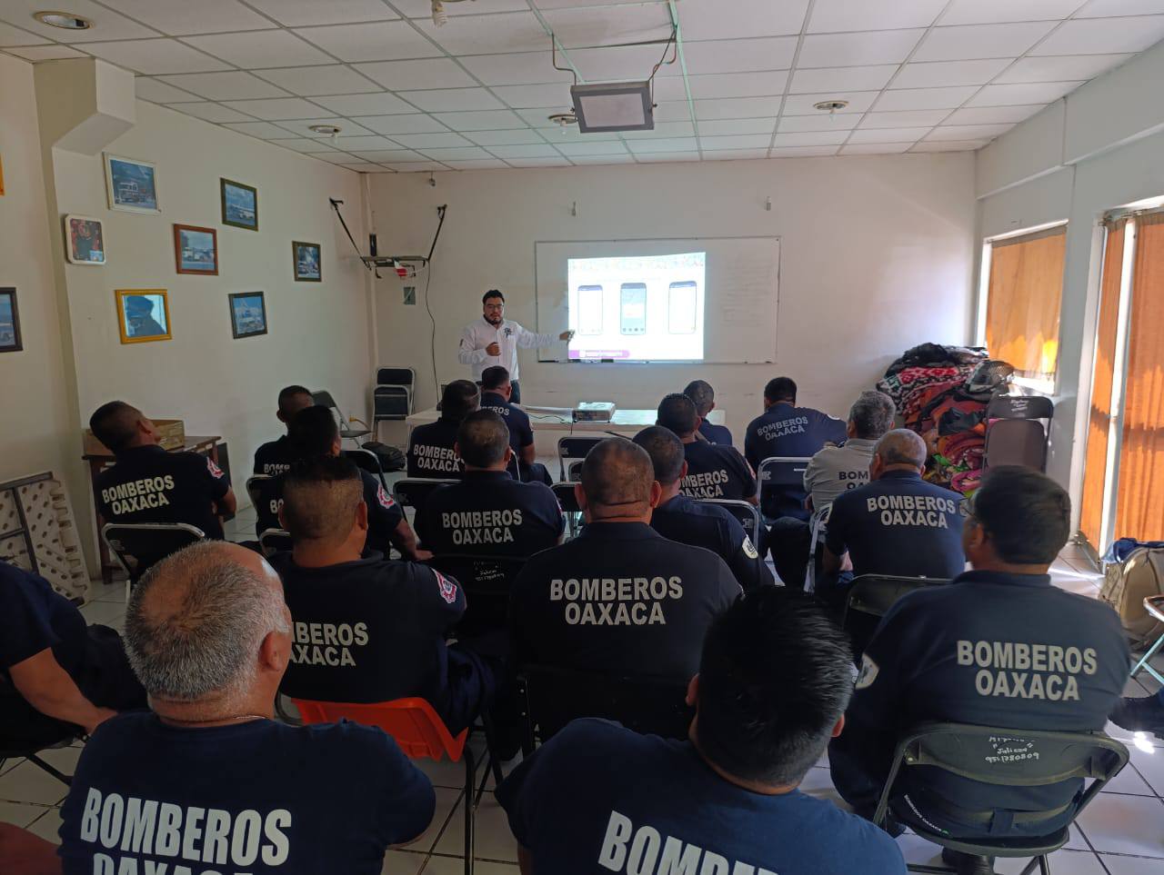 Se capacita Bomberos de Oaxaca en prevención de violencia y acoso hacia mujeres