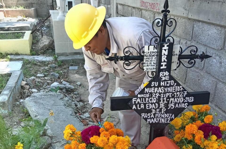 Recomienda SSO limpieza de tumbas durante festividades por Día de Muertos para prevenir el dengue