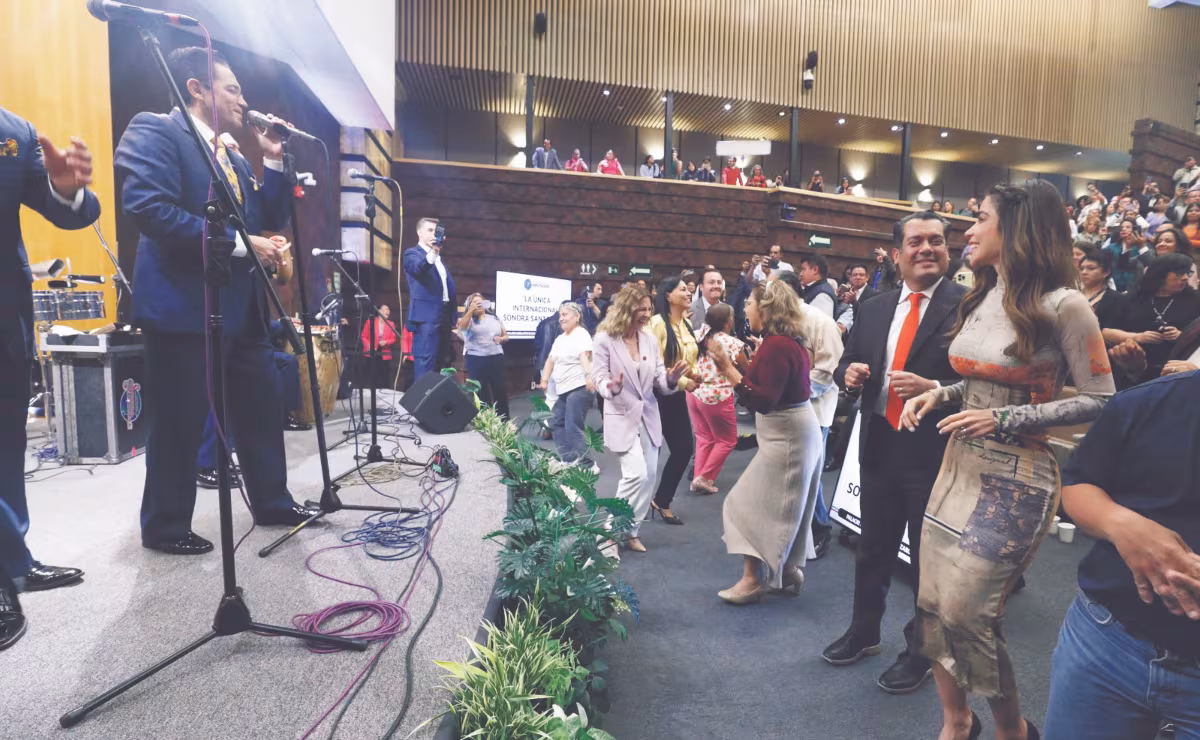 Critica Monreal festejo en sesión del Congreso por tragedia en Veracruz