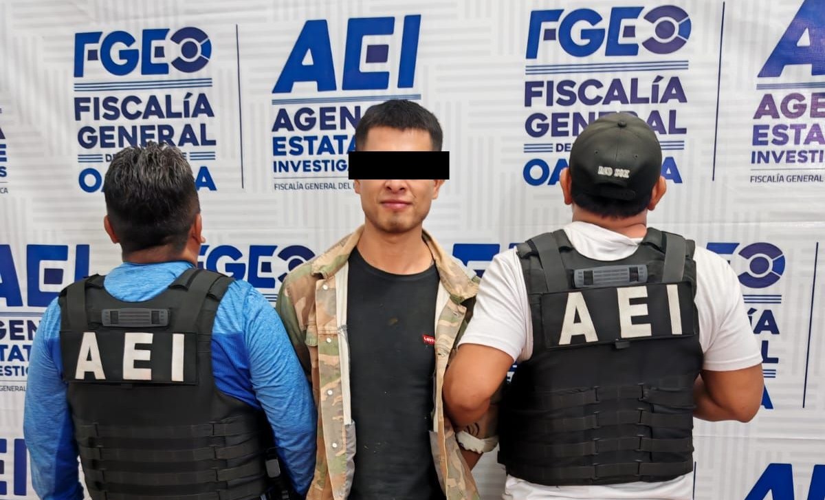 Detiene FGEO a una persona que disparaba una escopeta y le aseguran drogas, en Santos Reyes Nopala