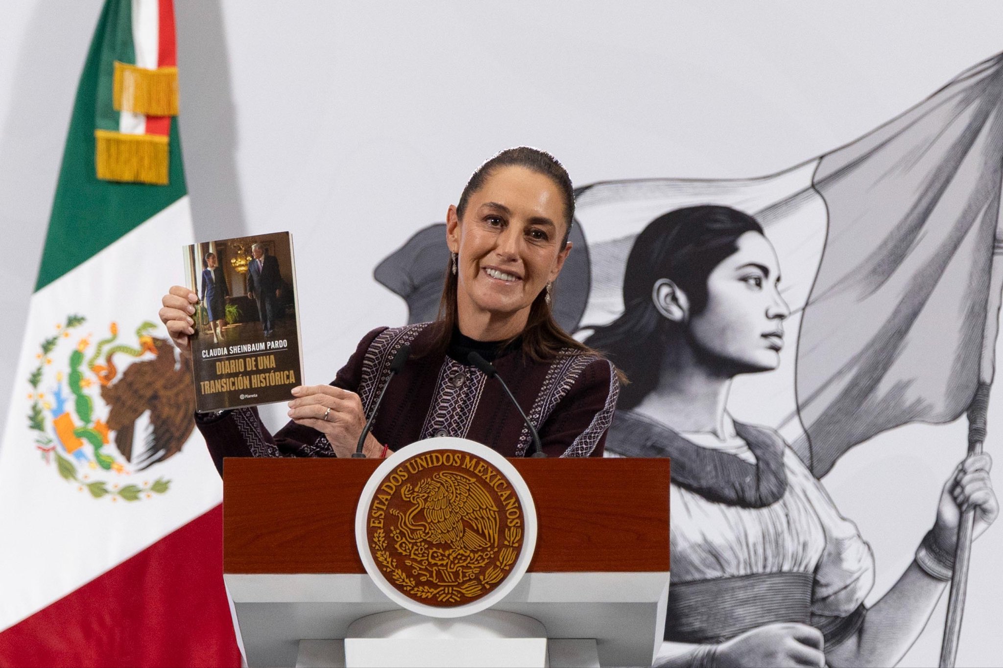 Sheinbaum lanza su diario presidencial en librerías nacionales