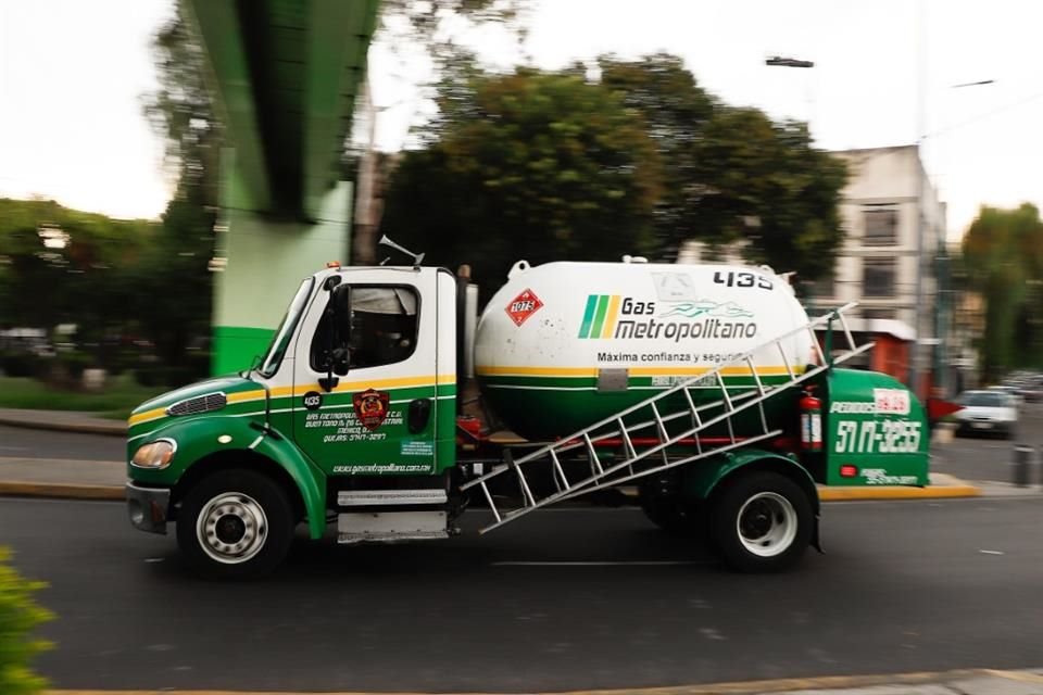Publica la Comisión Nacional de Energía lineamientos para regular el transporte de combustibles y gas en pipas