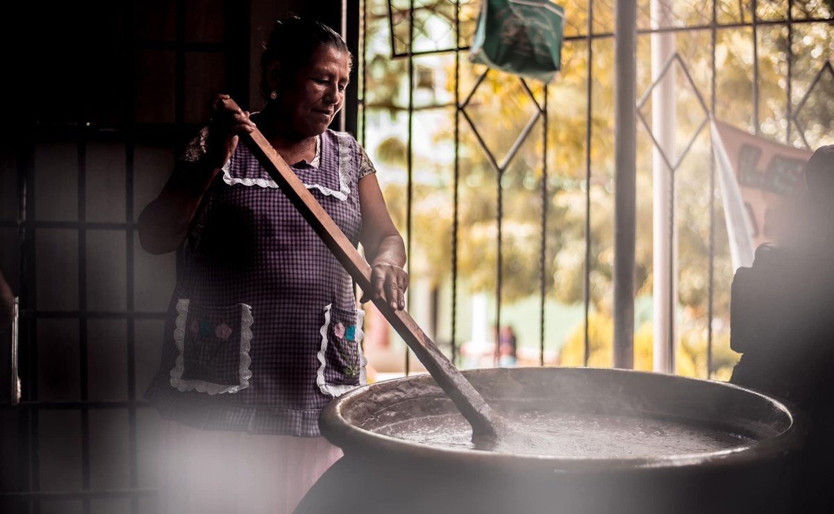 Despierta Oaxaca tradiciones ancestrales con el mole chichilo para honrar a los difuntos