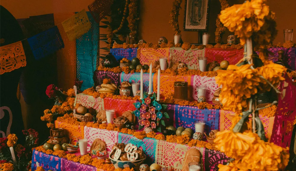 Fusiona Día de Muertos fe cristiana con raíces prehispánicas en México